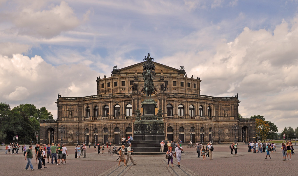 Die Semperoper — Berühmt Für Ihre Architektur Und Geschichte
