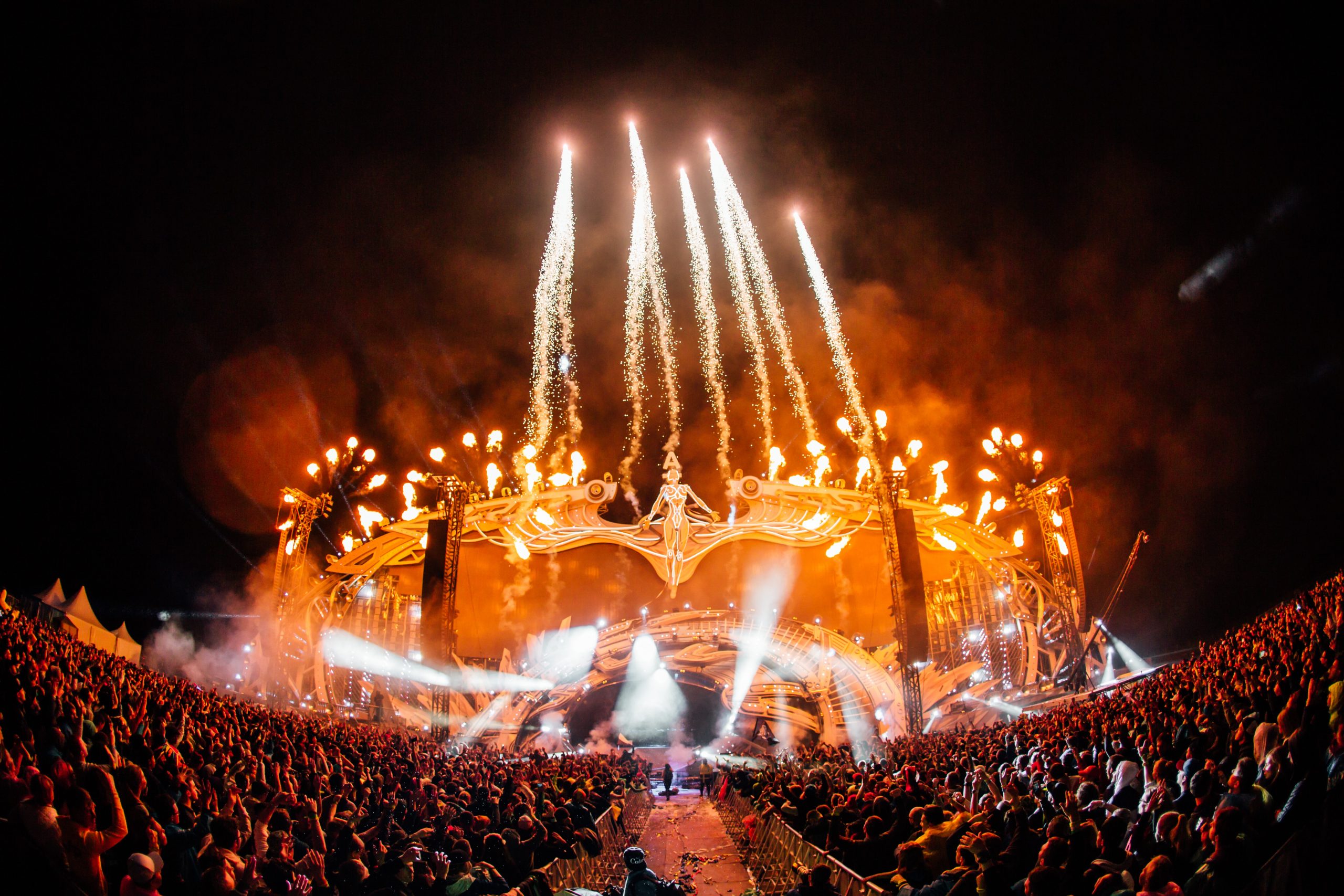Die Welt Feiert Heavy-Metal- Und Rock-Festivals